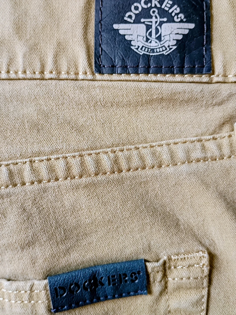 Dockers Men's Khaki Tan Chinos